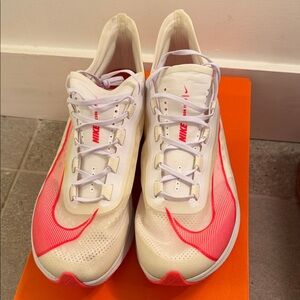 Nike Mens Zoom Fly 3 Cream and bright Pink Running Shoes. Size 13. New w/o box.